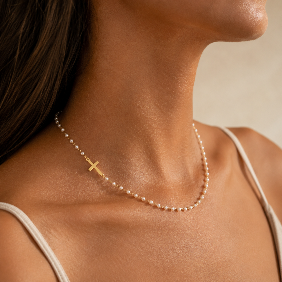 Collar de Perlas Eternas con Cruz